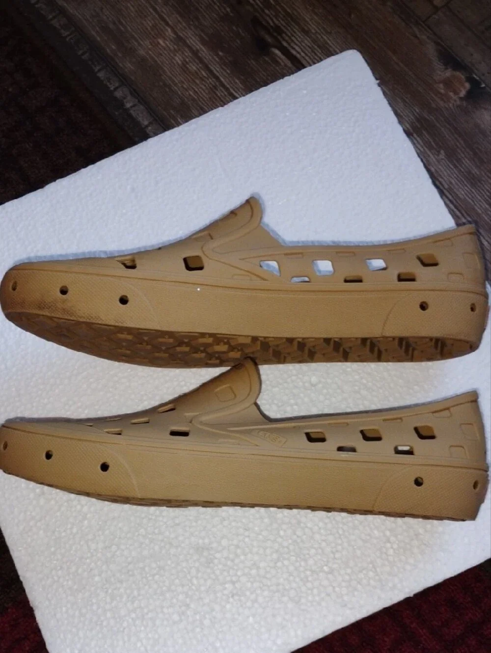 Unisex Vans Trek, Waterproof Slip-On  Shoes Tan, Size 11